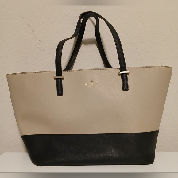 kate spade Handbags - Kate Spade Large‎ Purse With Dust Bag